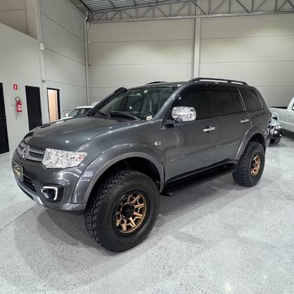 MITSUBISHI PAJERO 3.2 HPE 4X4 7 LUGARES 16V TURBO INTERCOOLER DIESEL 4P AUTOMÁTICO